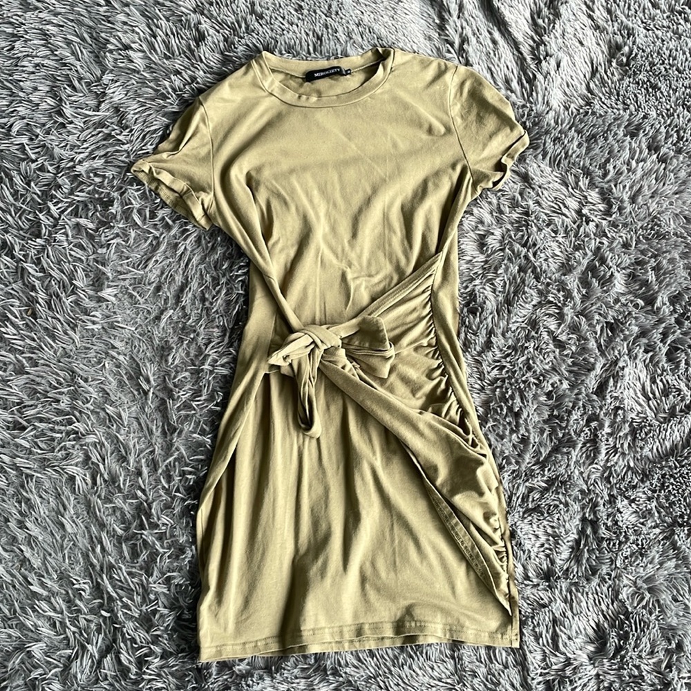 🚫DONATED🚫 NWOT Size Medium Merokeety Army Green Tshirt Faux Wrap Dress